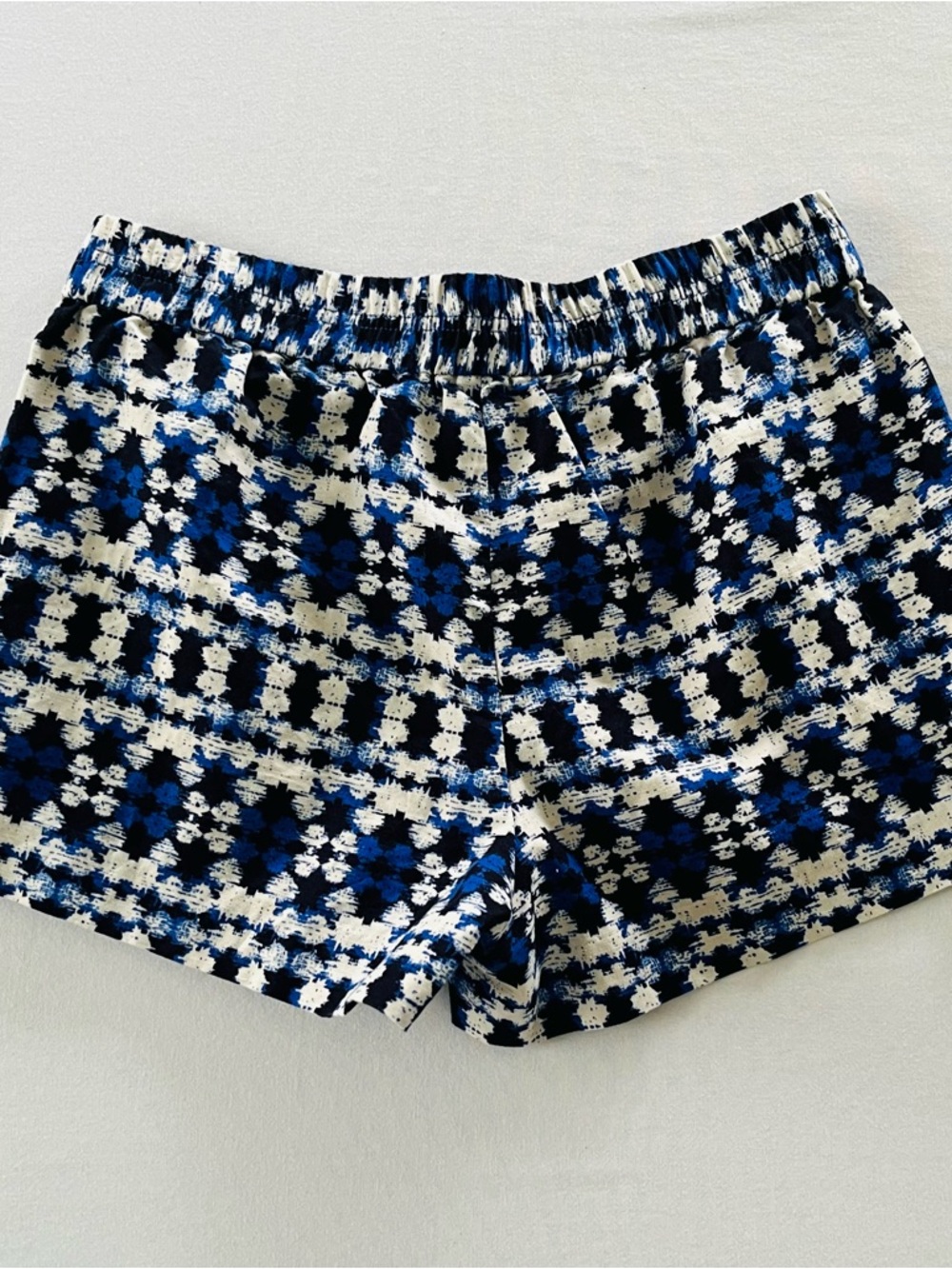 J.Crew Woman’s Boardwalk Blue/White Geometric Aztec Print Elastic Waist Shorts 6 - Picture 6 of 6